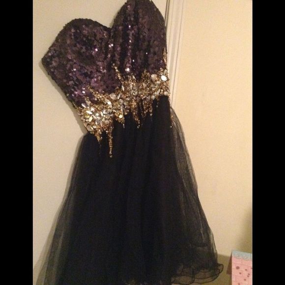 Prom dress - Picture 1 of 3